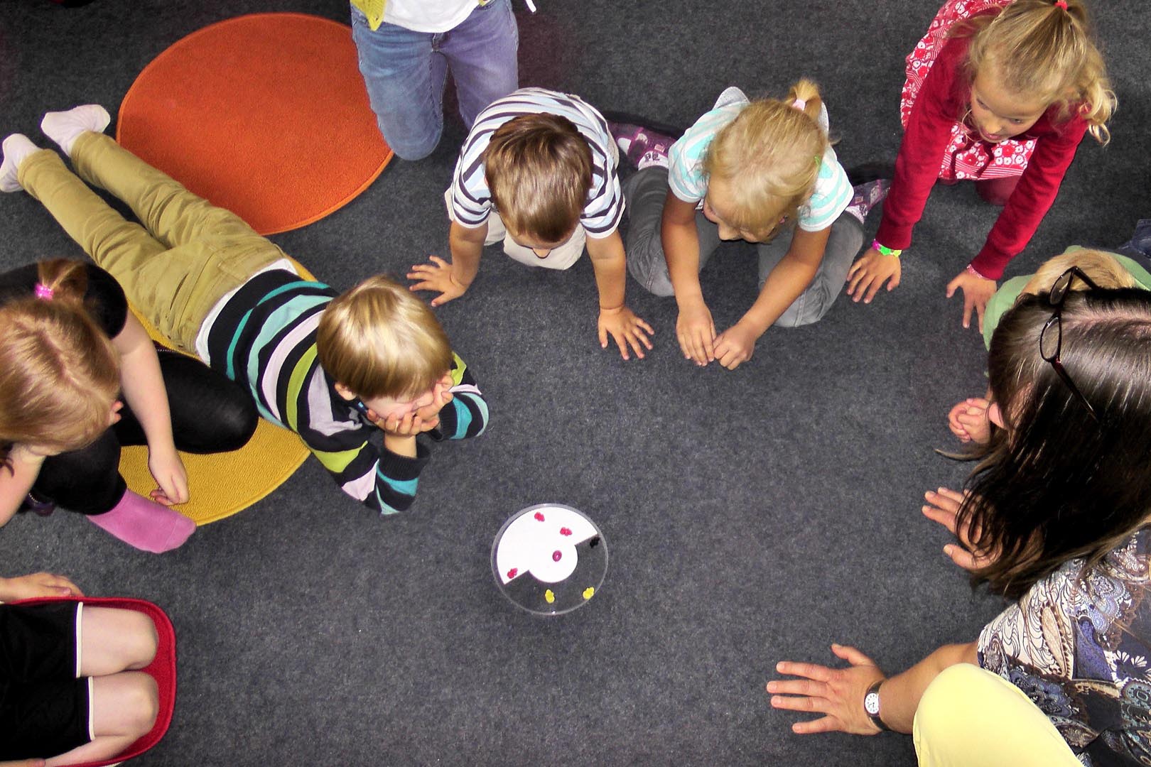play-color-child-children-fun-happy play children with color fun Activity